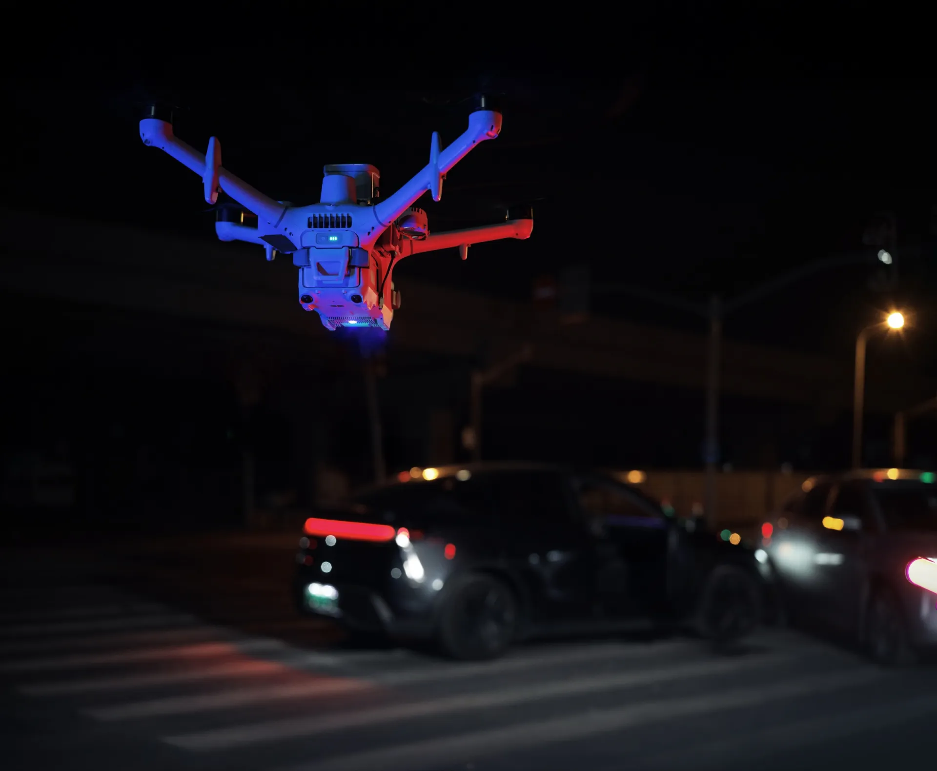 DJI Matrice 5TD งานจราจรพร้อมไฟไซเรน สปอตไลต์ และลำโพง
