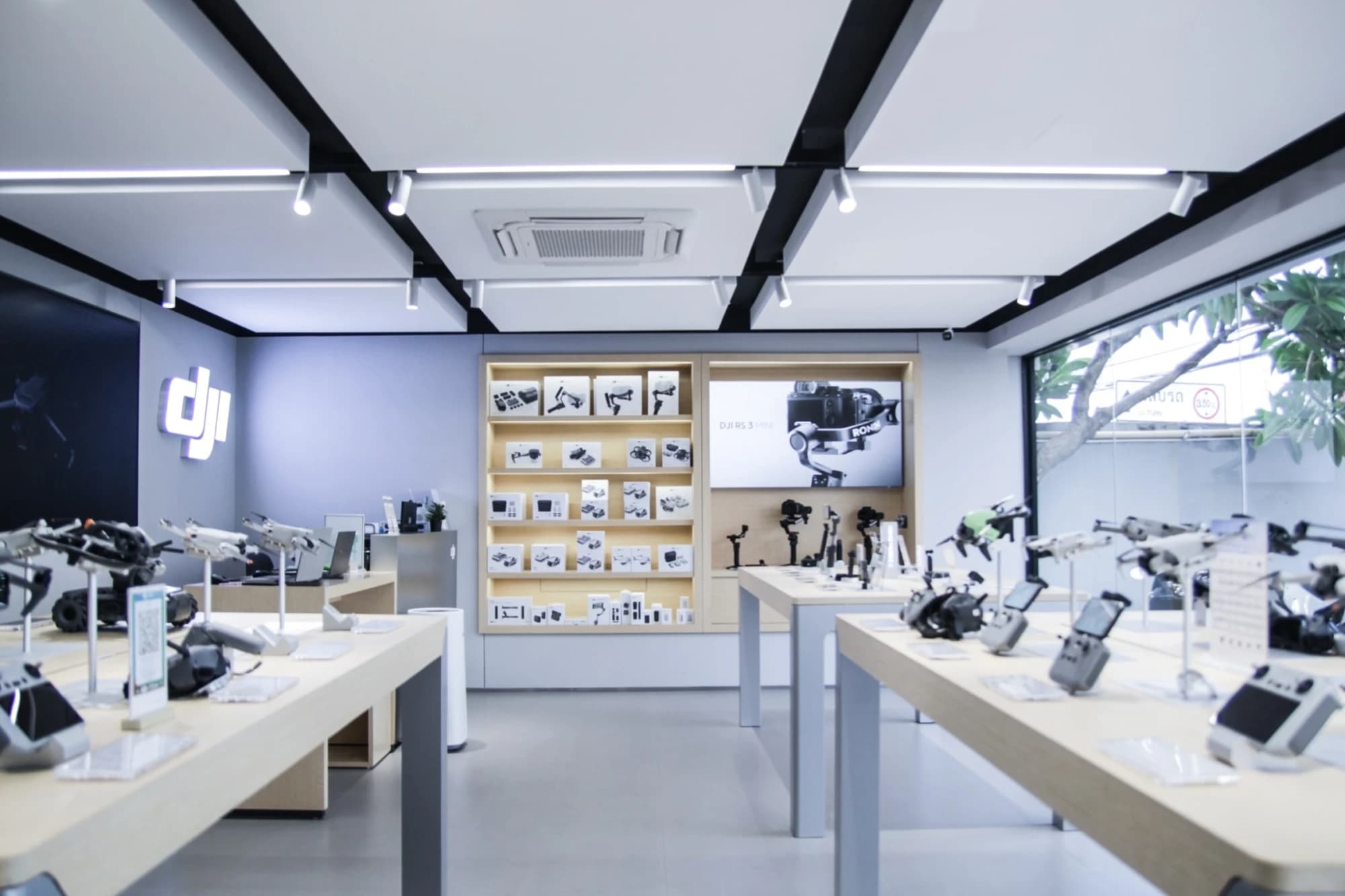 DJI 13 Store experience center