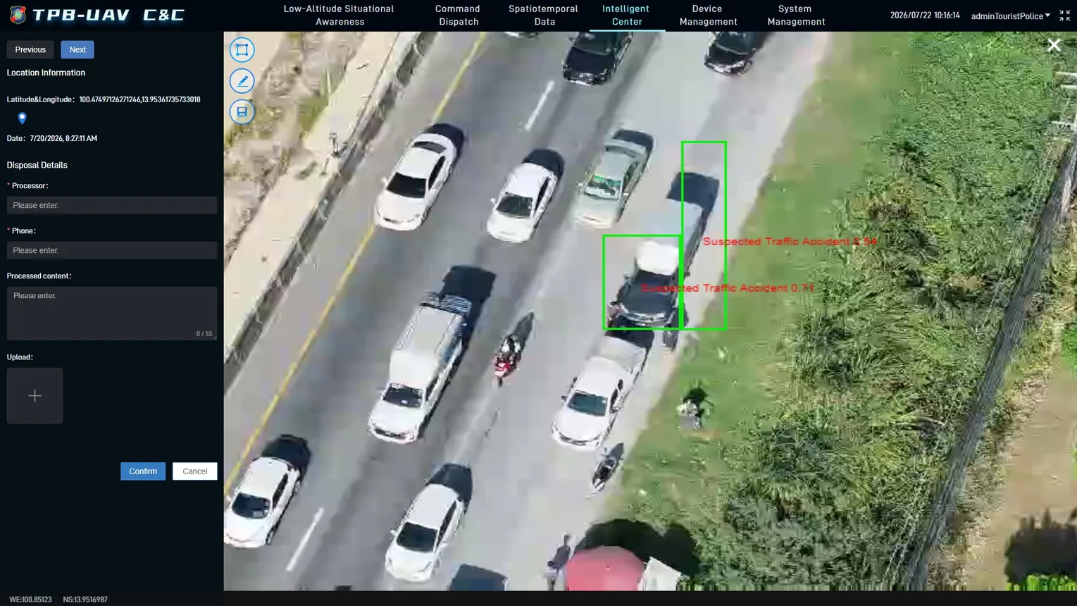 ภาพมุมสูงรถจอดข้างทางที่ระบบตรวจพบว่าอาจเกิดอุบัติเหตุ